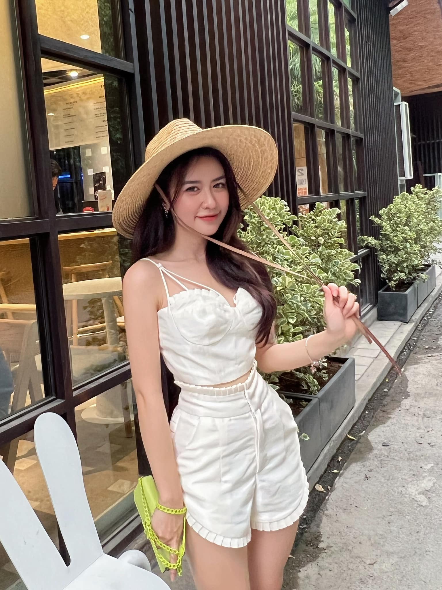 Người đẹp Miss Earth Vietnam Quyên Qui (Phần 3)