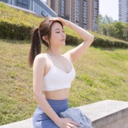 Hạ Tiểu Phương – Lúc cô đơn em lại thèm được ràng buộc