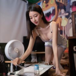 Hùng Tiểu Nặc – Cô hàng nước nóng bỏng gợi tình