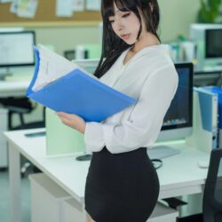 Khoa Bích Ngọc – Tận cùng của nỗi buồn không phải là nước mắt